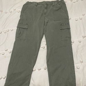 *NEVER WORN* American Eagle stretch cargo pants